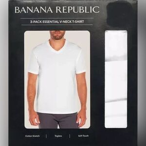 Banana Republic Men's Classic White Essential V-Neck T- shirt 3 pack